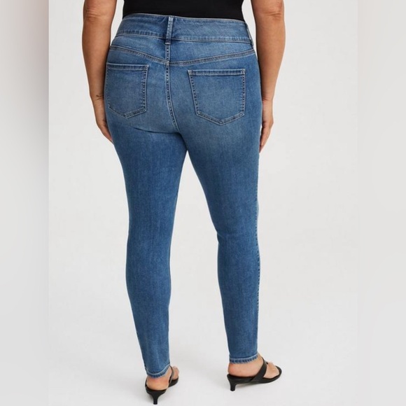 Torrid Classic Blue Skinny Jegging Jeans size 18S - Picture 4 of 5